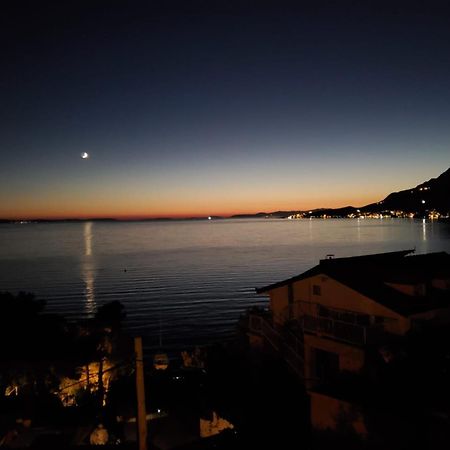 Vila Jadran Omis Bagian luar foto