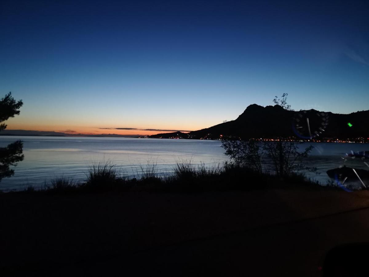 Vila Jadran Omis Bagian luar foto